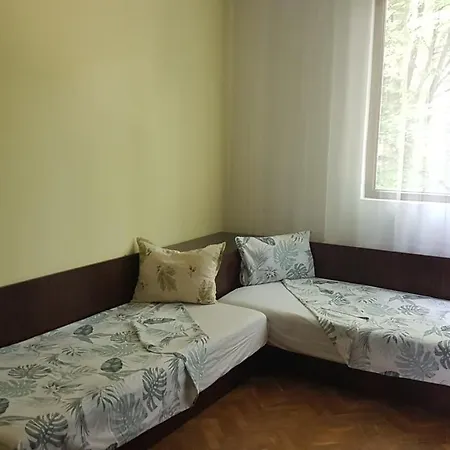 Апартамент Бургас 公寓 *